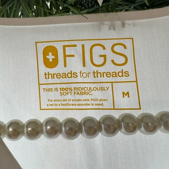 Figs Classic White Scrub Top and Jogger Pants - Picture 3 of 5